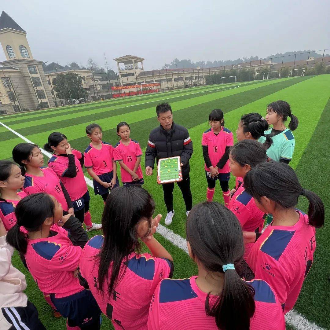 杭州女子足球_足球杭州冠军女生比赛是谁_杭州足球女生比赛冠军是谁