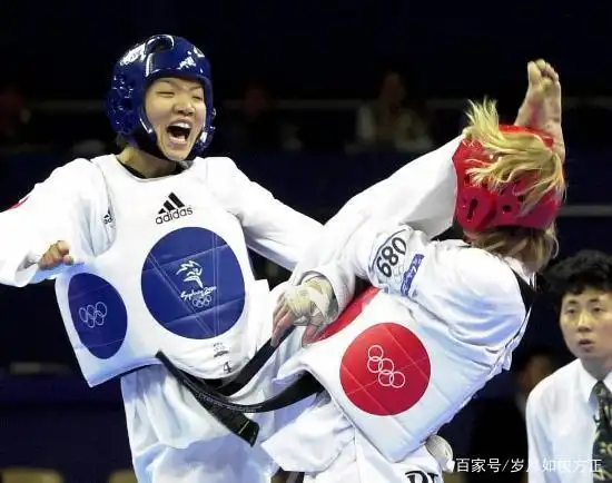 世界上女子举重冠军_举重冠军女子_世界举重女子记录