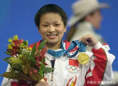 世界上女子举重冠军_举重冠军女子_世界举重女子记录